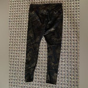 NWT Nike Women's Dri-FIT Pro Mid-Rise Leggings.
